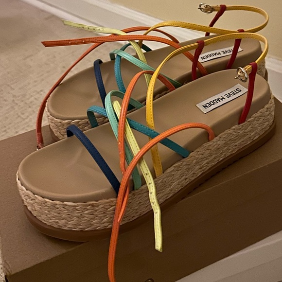 Multi-colored sandals - Picture 3 of 3